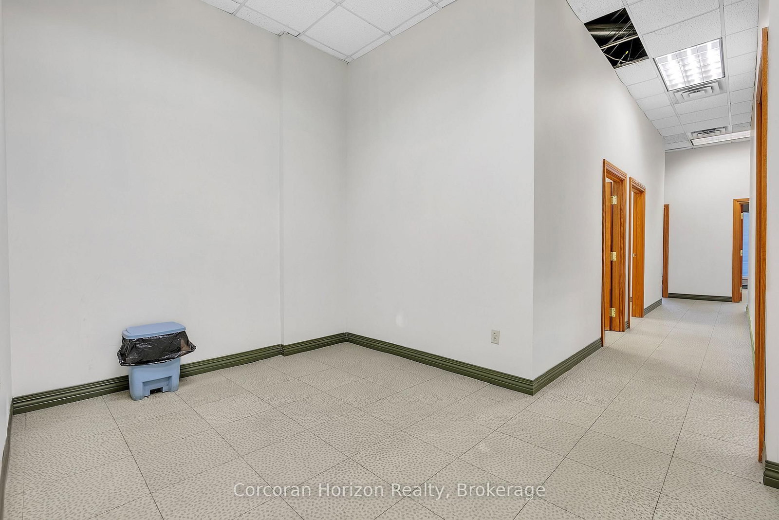 200 JAMES Street S, Unit 9 Robinson - Photo 19