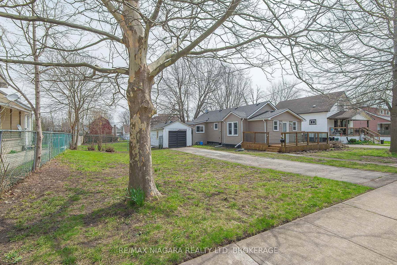 Detached House for sale at 243 North Street, Fort Erie, Ontario, L2A 3R9 - Central - MLS: X12701192