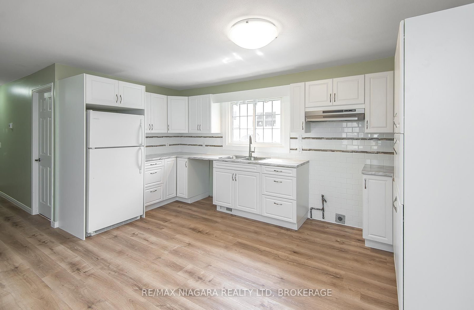 Detached House for sale at 243 North Street, Fort Erie, Ontario, L2A 3R9 - Central - MLS: X12701192