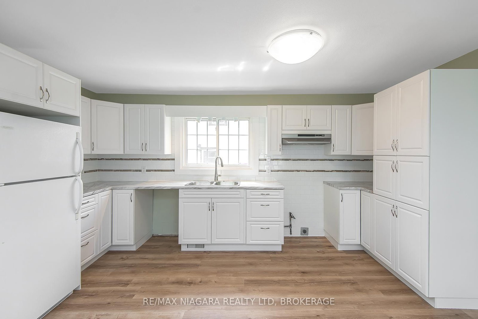 Detached House for sale at 243 North Street, Fort Erie, Ontario, L2A 3R9 - Central - MLS: X12701192