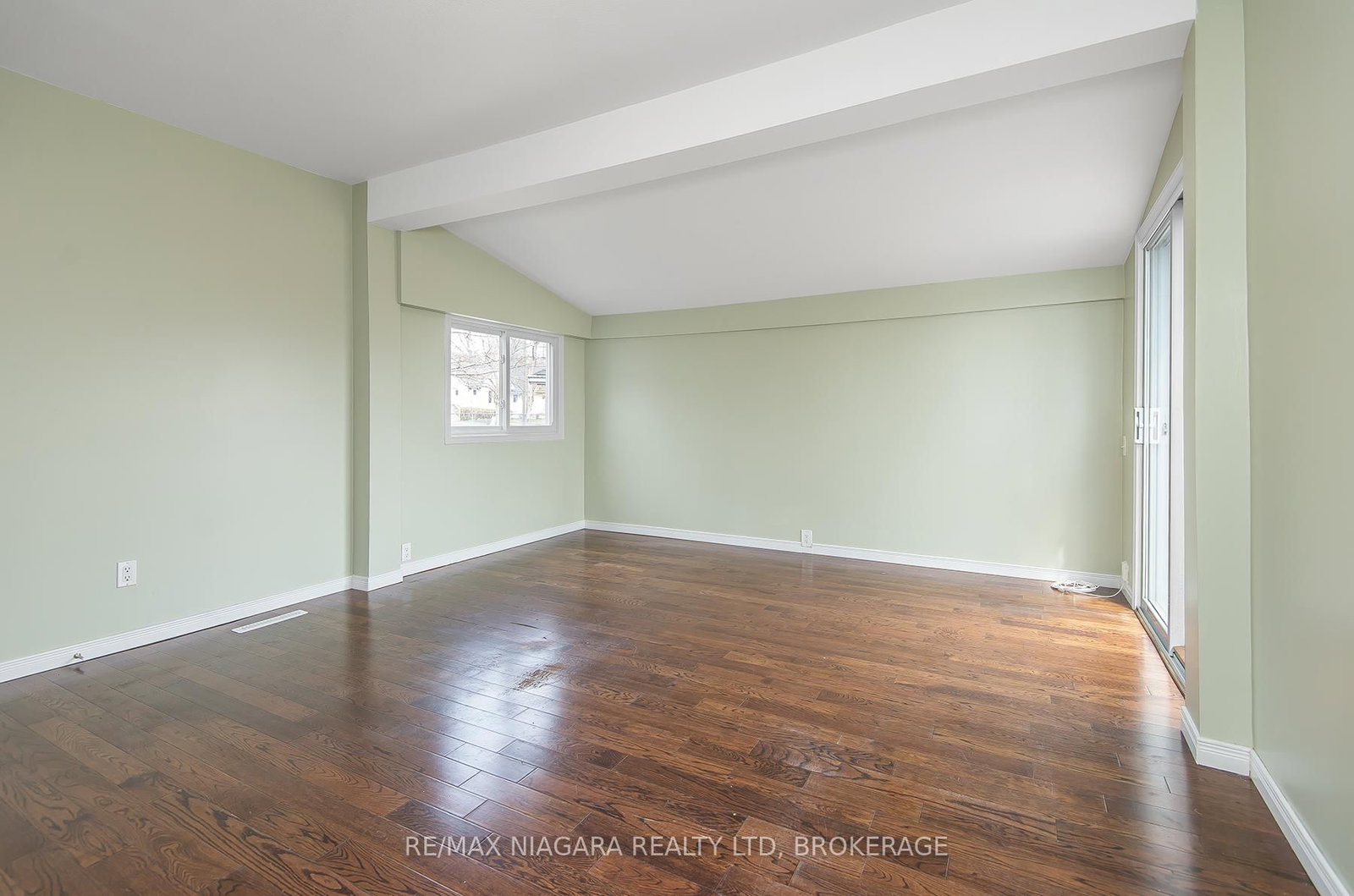 Detached House for sale at 243 North Street, Fort Erie, Ontario, L2A 3R9 - Central - MLS: X12701192