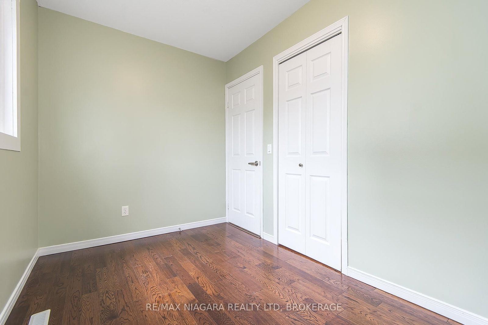 Detached House for sale at 243 North Street, Fort Erie, Ontario, L2A 3R9 - Central - MLS: X12701192