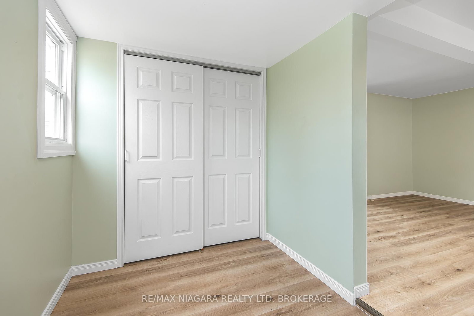 243 North Street N - Photo 22