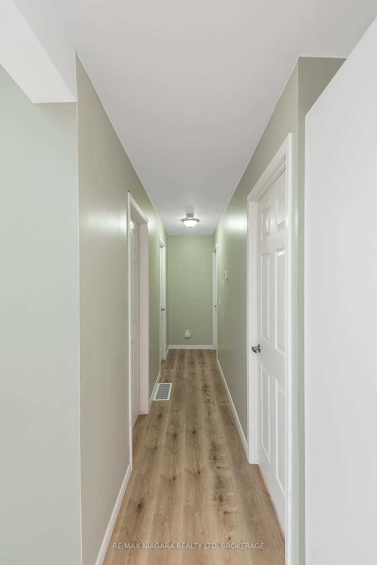 243 North Street N - Photo 23