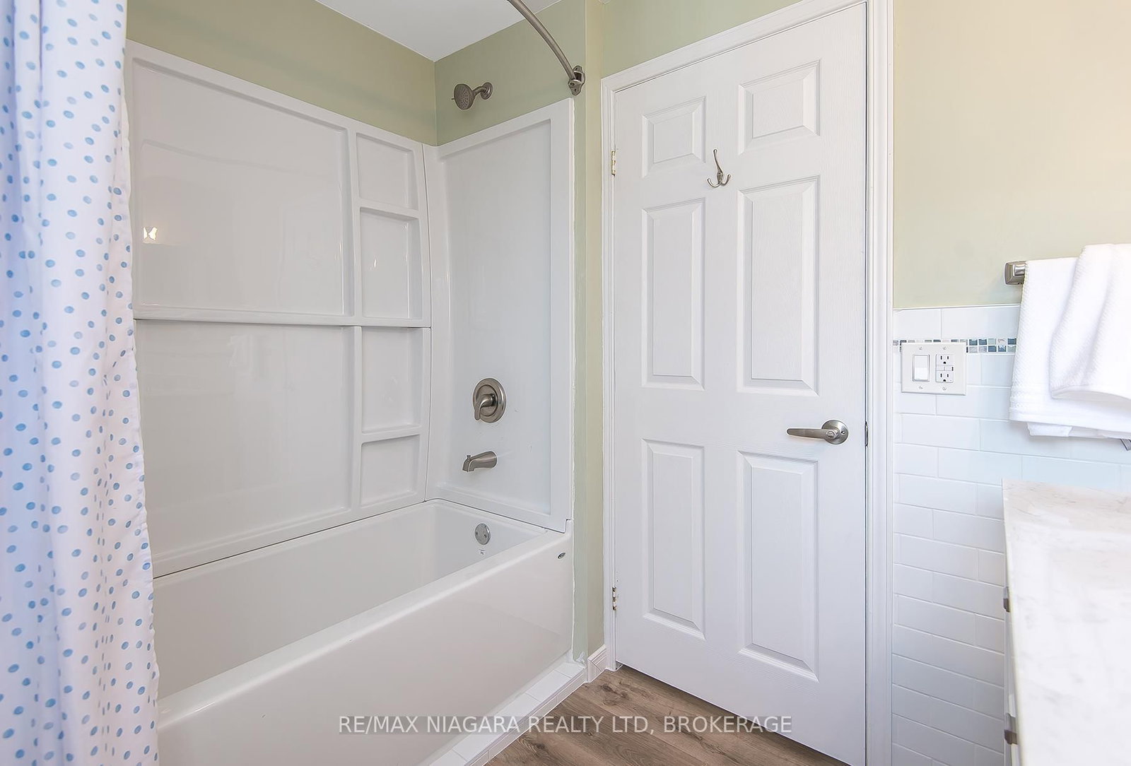 Detached House for sale at 243 North Street, Fort Erie, Ontario, L2A 3R9 - Central - MLS: X12701192