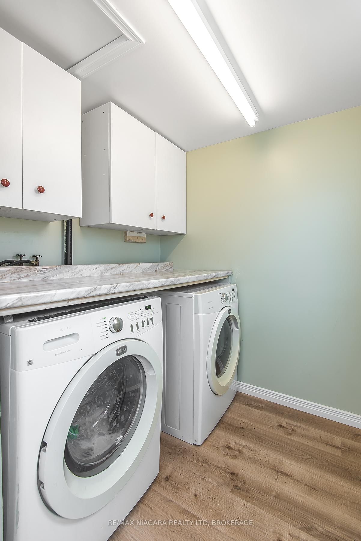 243 North Street N - Photo 26