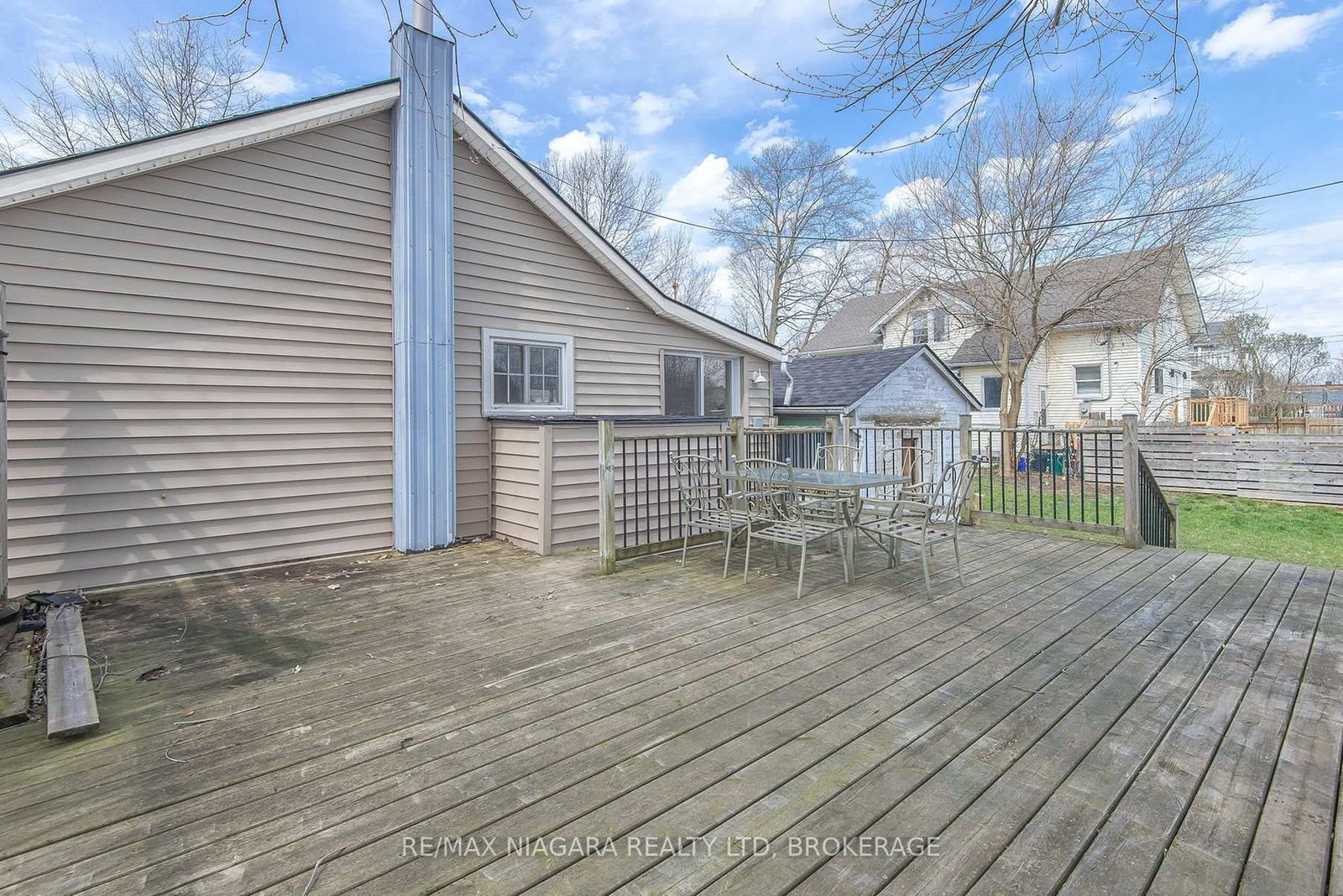 Detached House for sale at 243 North Street, Fort Erie, Ontario, L2A 3R9 - Central - MLS: X12701192