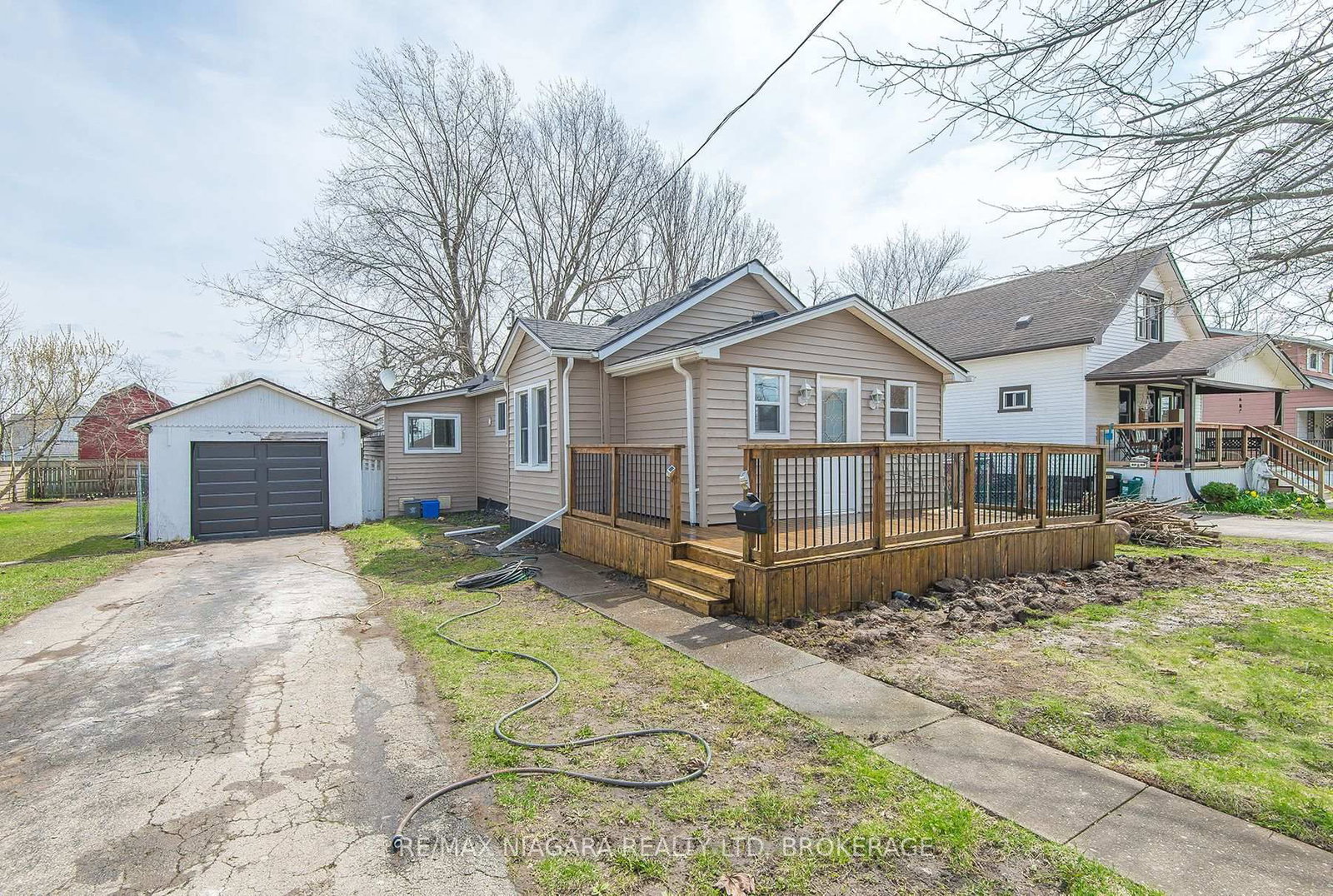 Detached House for sale at 243 North Street, Fort Erie, Ontario, L2A 3R9 - Central - MLS: X12701192