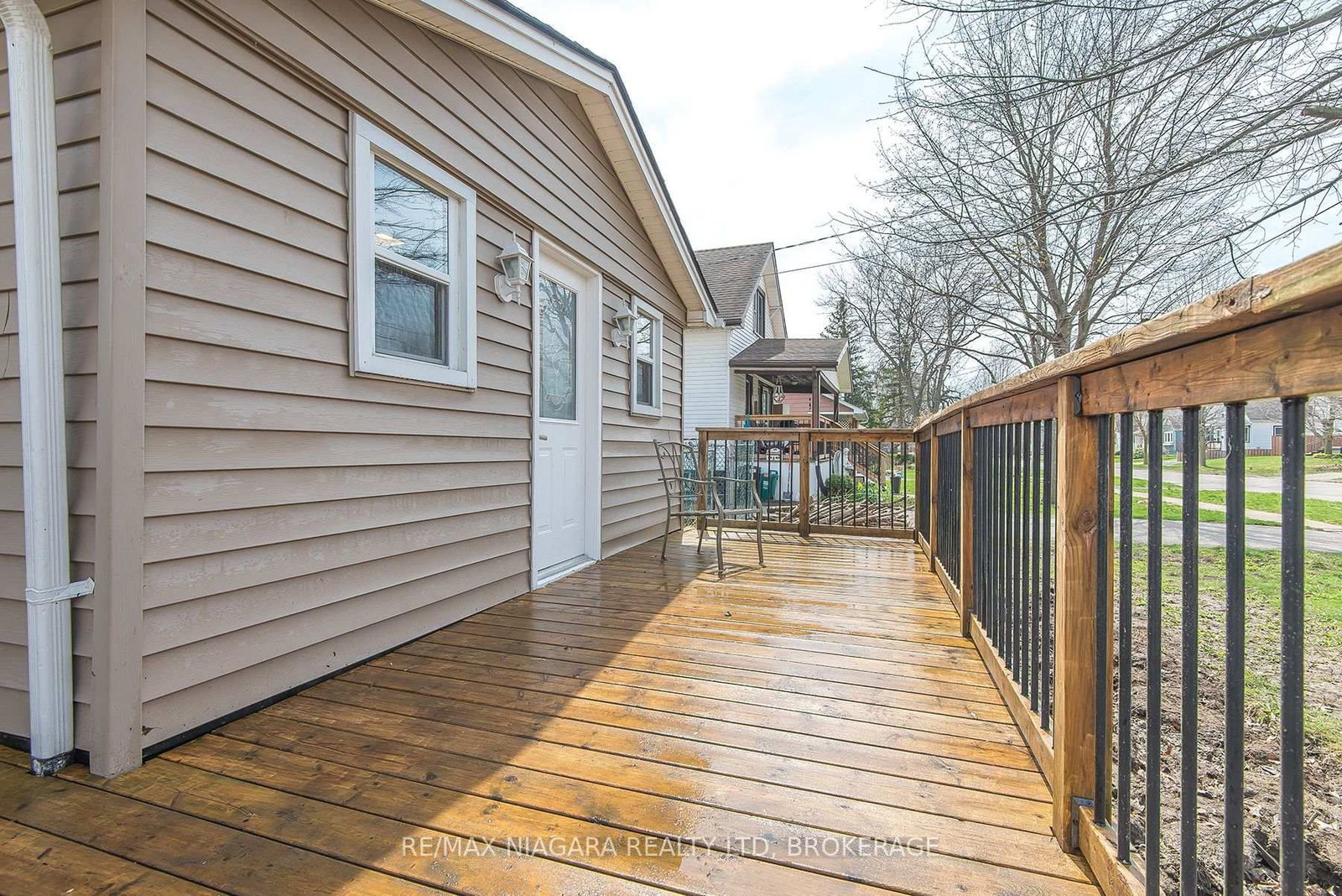 Detached House for sale at 243 North Street, Fort Erie, Ontario, L2A 3R9 - Central - MLS: X12701192