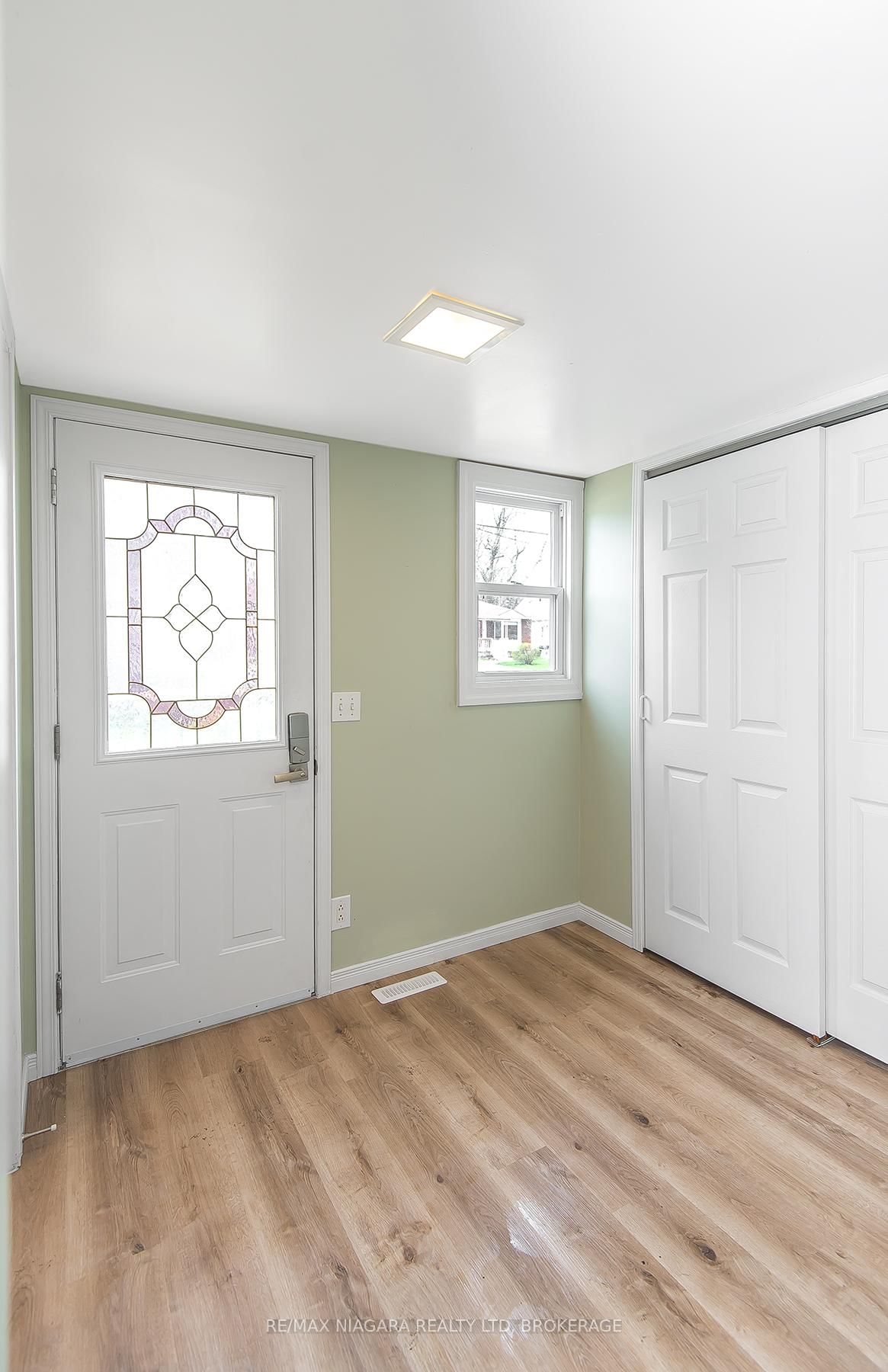 Detached House for sale at 243 North Street, Fort Erie, Ontario, L2A 3R9 - Central - MLS: X12701192