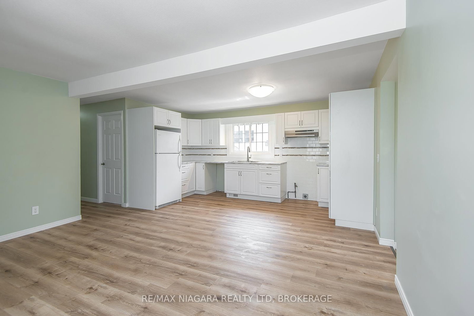 243 North Street N - Photo 9