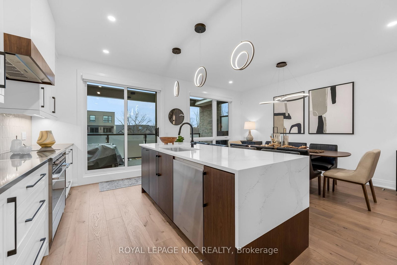 Townhouse for sale at 88 Moody Street, Pelham, Ontario, L3E 0B3 - Fonthill - MLS: X12701346