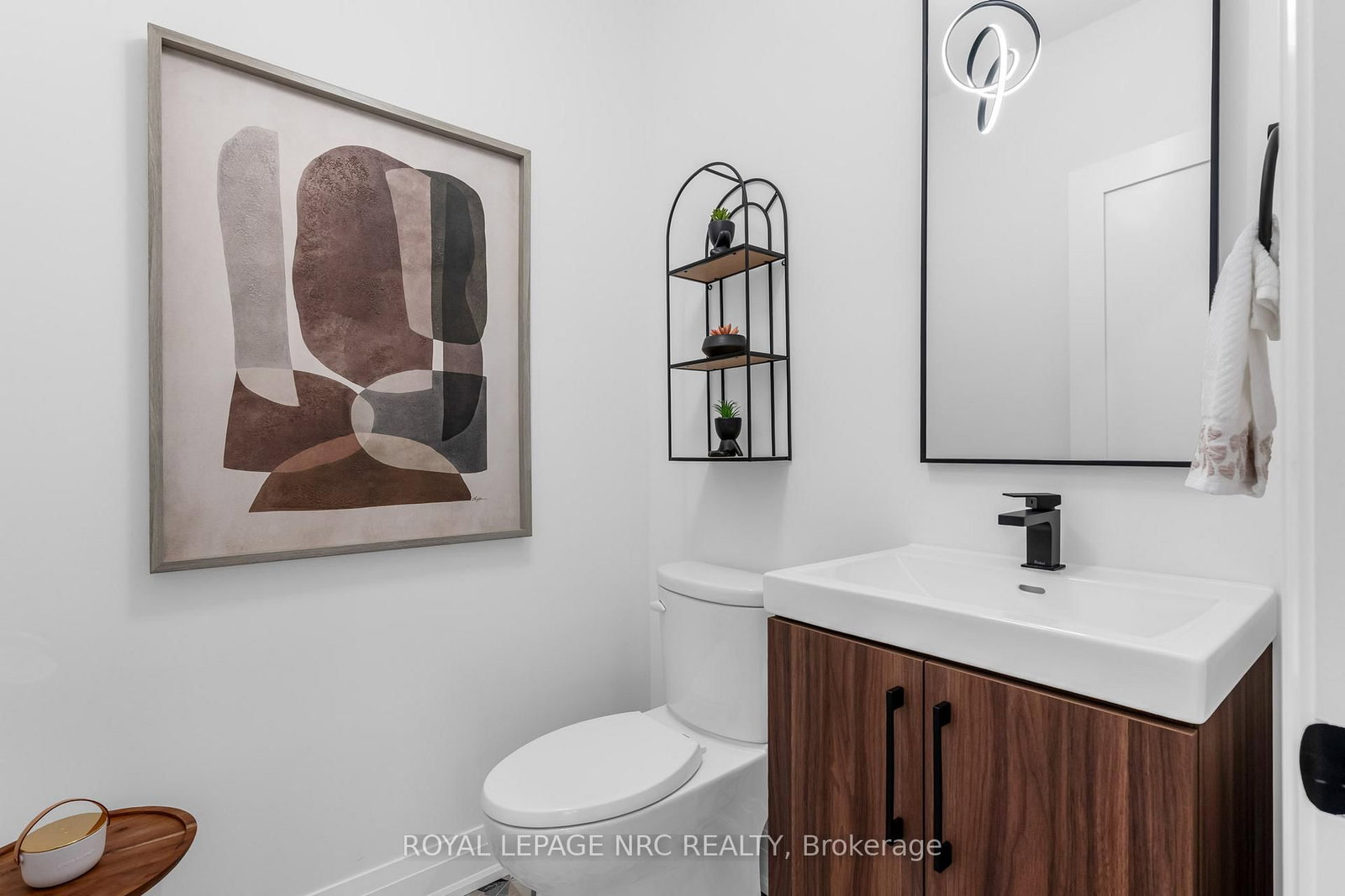 Townhouse for sale at 88 Moody Street, Pelham, Ontario, L3E 0B3 - Fonthill - MLS: X12701346