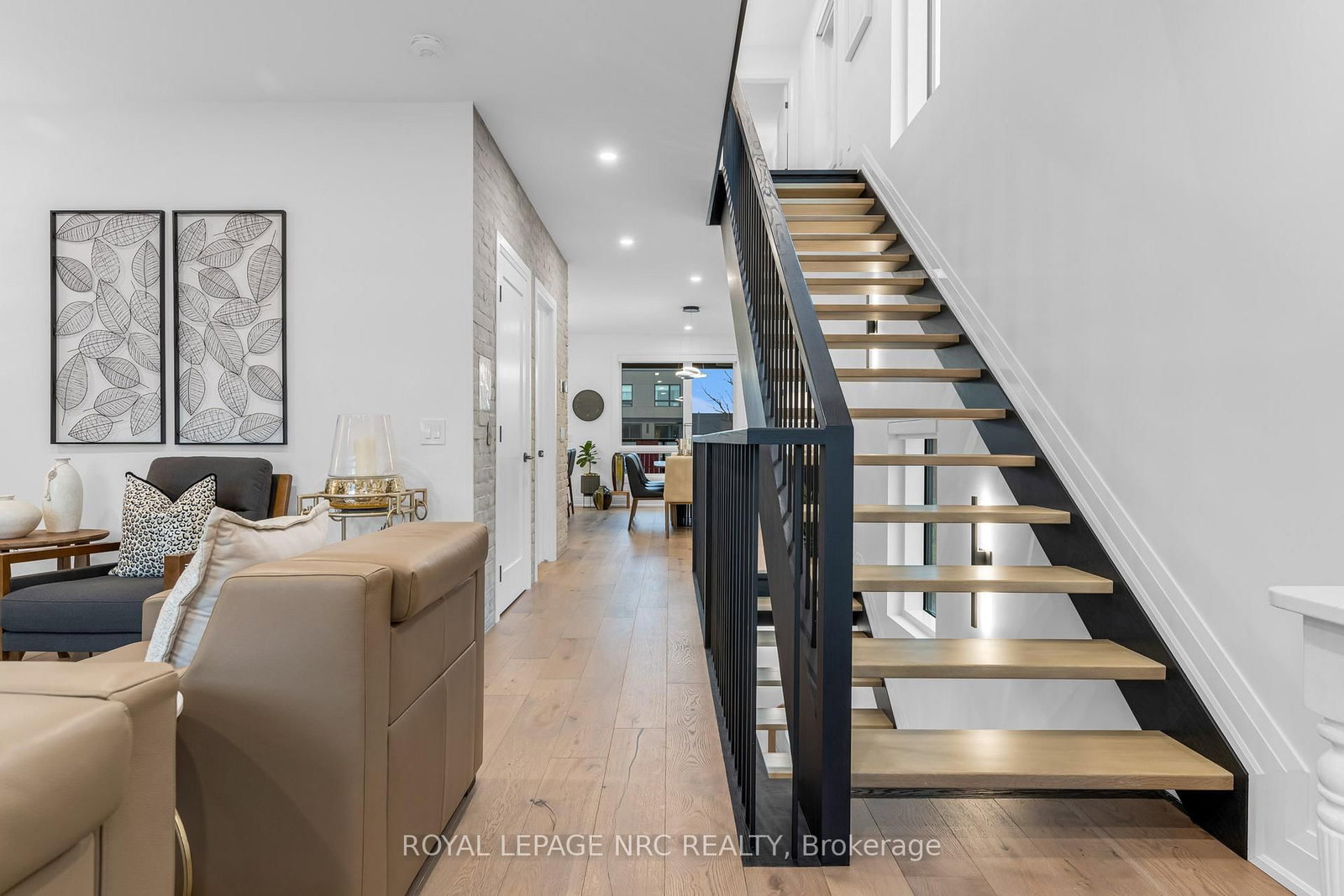 Townhouse for sale at 88 Moody Street, Pelham, Ontario, L3E 0B3 - Fonthill - MLS: X12701346