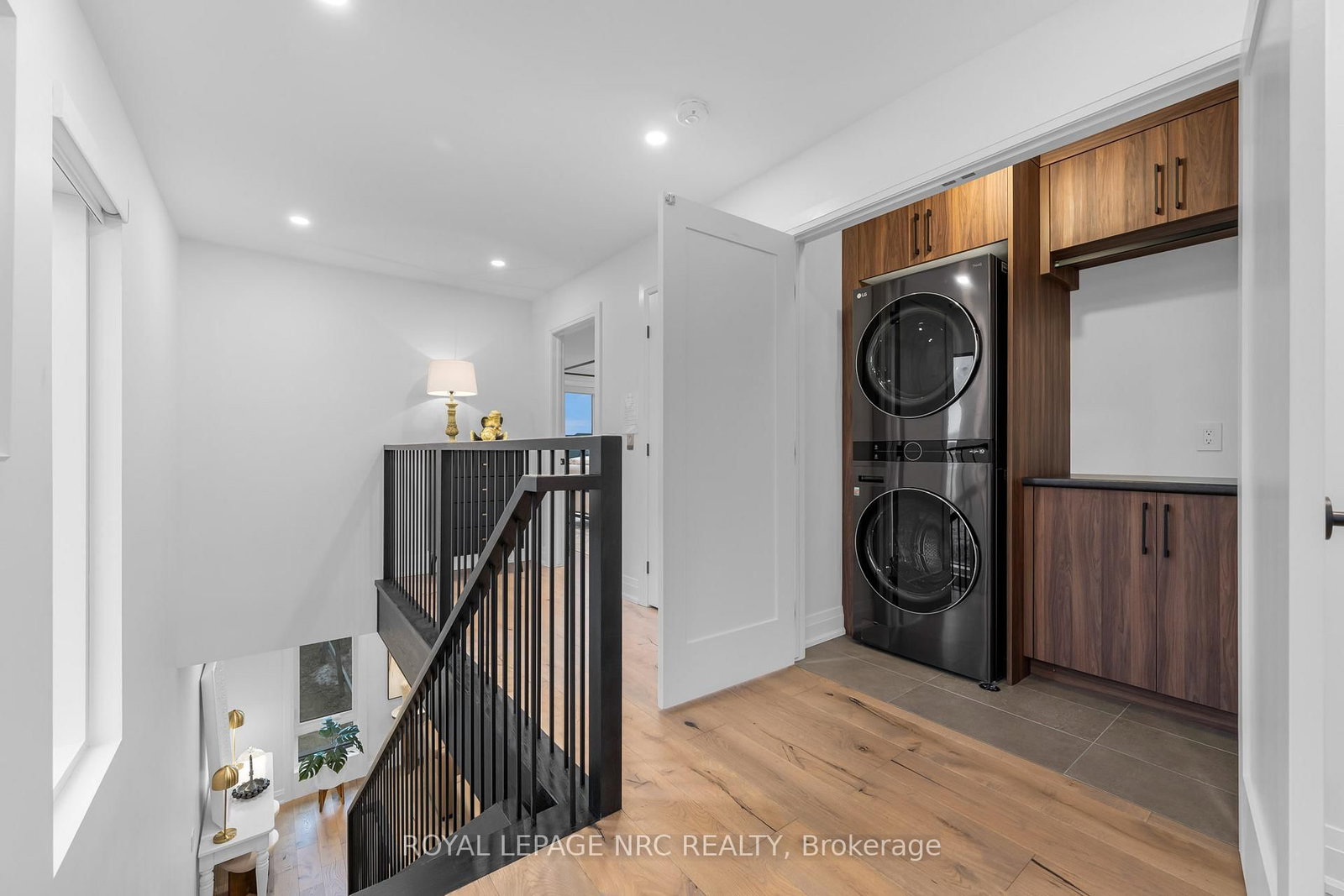 Townhouse for sale at 88 Moody Street, Pelham, Ontario, L3E 0B3 - Fonthill - MLS: X12701346