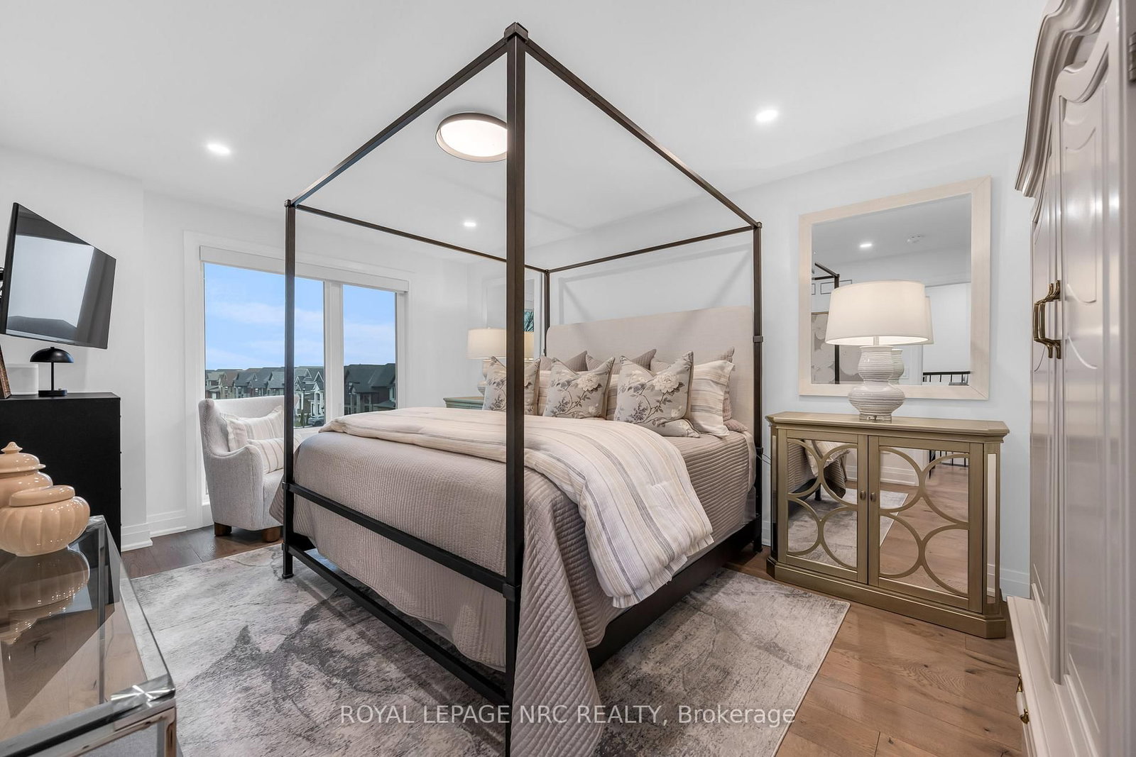 Townhouse for sale at 88 Moody Street, Pelham, Ontario, L3E 0B3 - Fonthill - MLS: X12701346