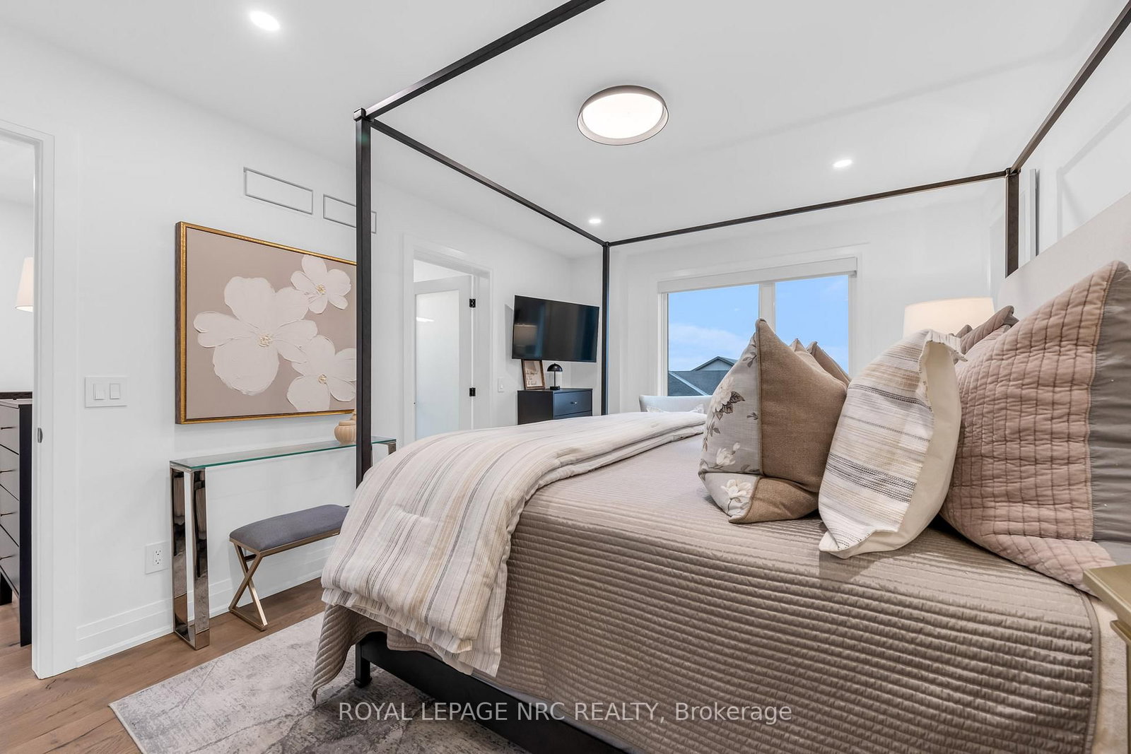 Townhouse for sale at 88 Moody Street, Pelham, Ontario, L3E 0B3 - Fonthill - MLS: X12701346