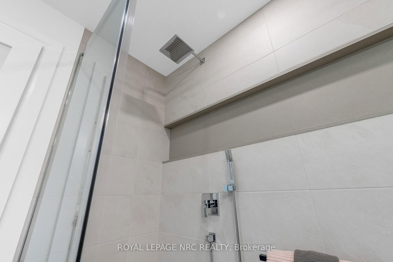 Townhouse for sale at 88 Moody Street, Pelham, Ontario, L3E 0B3 - Fonthill - MLS: X12701346