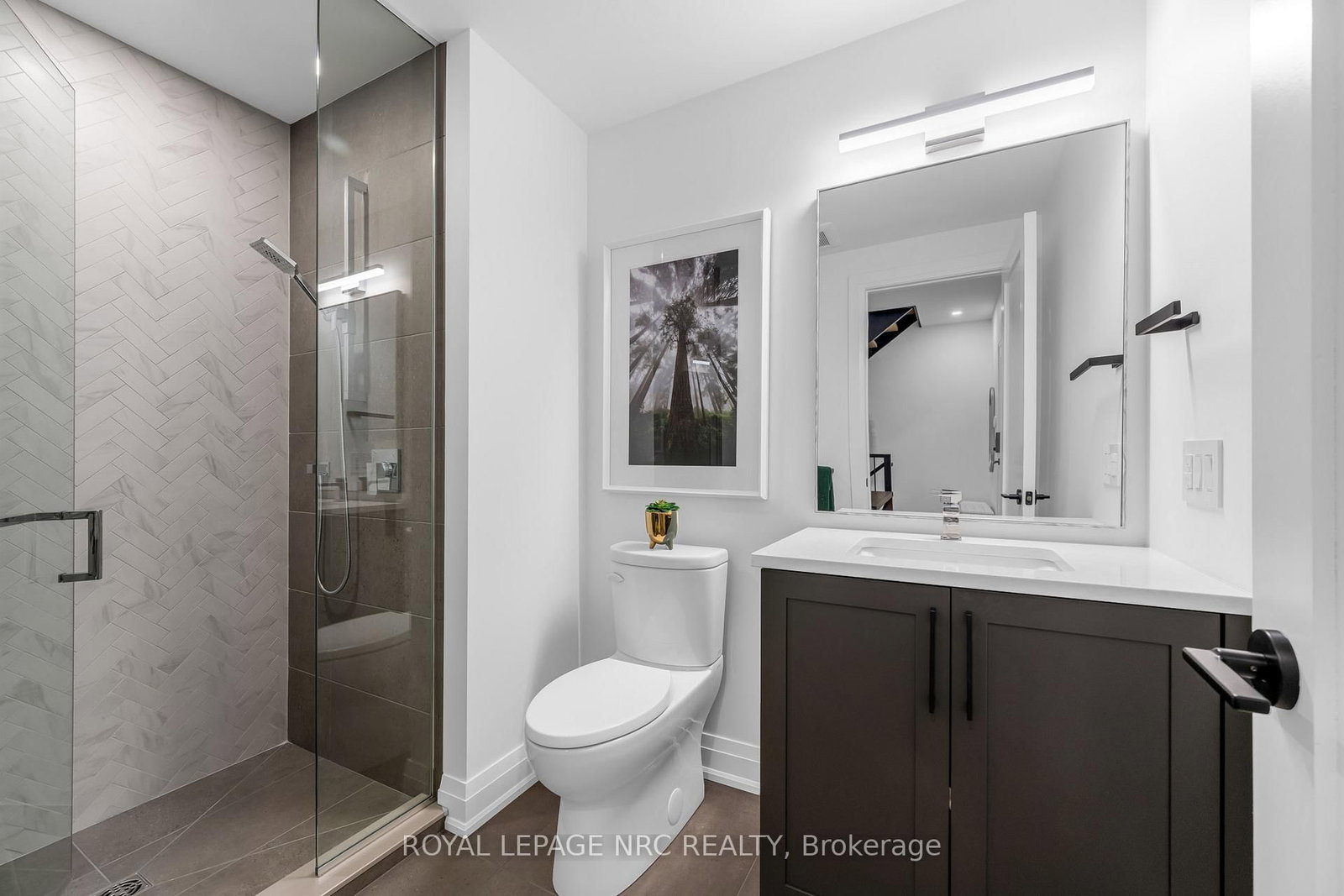 Townhouse for sale at 88 Moody Street, Pelham, Ontario, L3E 0B3 - Fonthill - MLS: X12701346