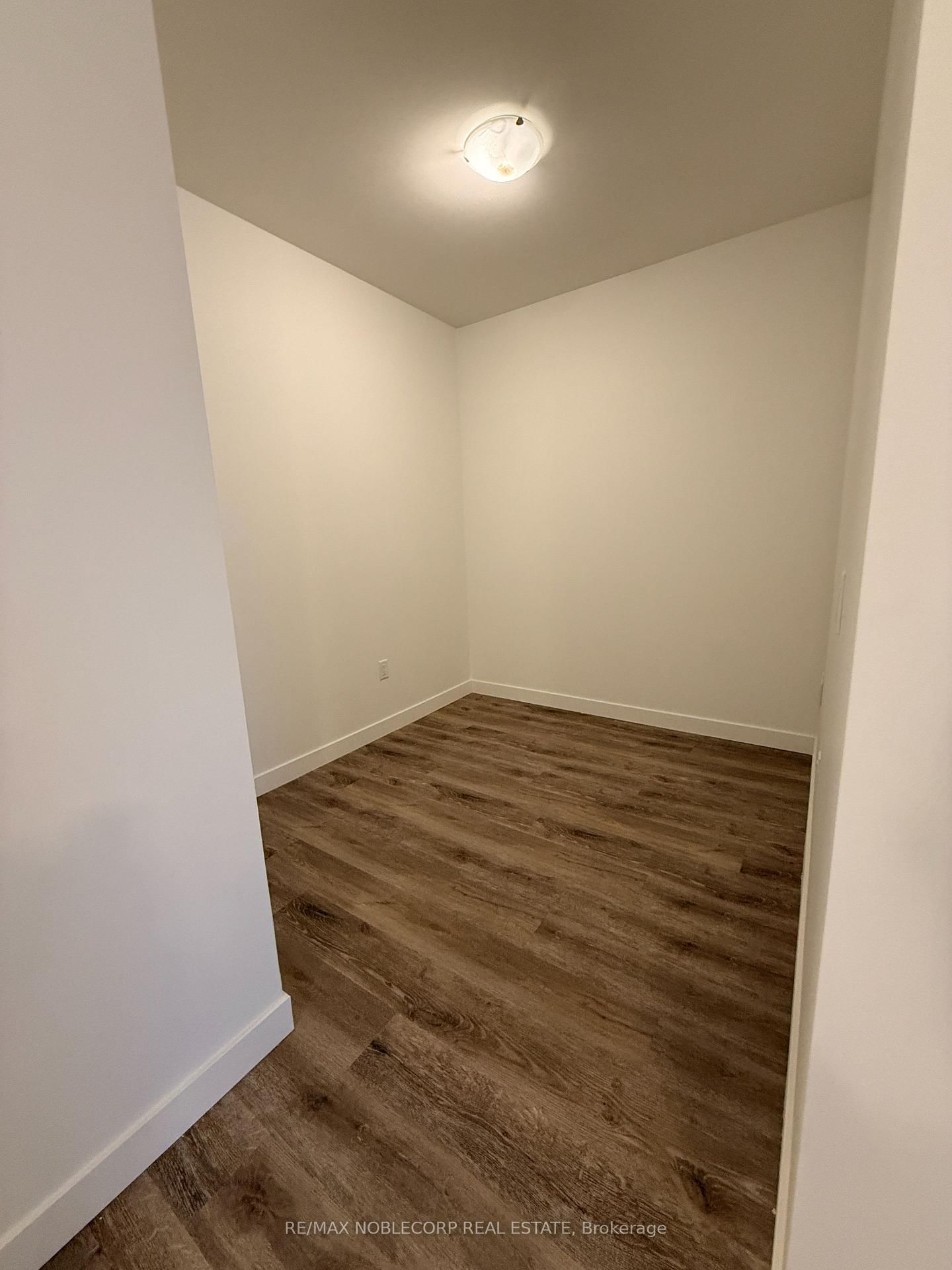 Condo for lease at 403-461 Green Road, Hamilton, Ontario, L8E 0L5 - Lakeshore - MLS: X12701486