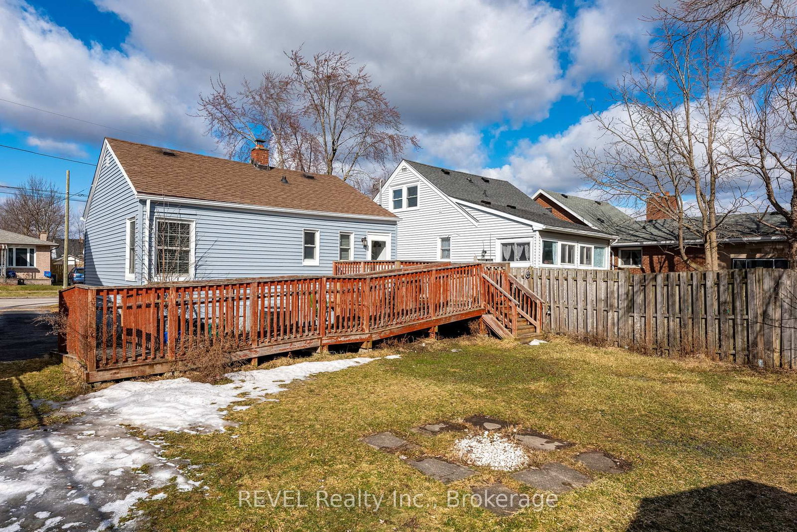 Detached House for sale at 41 Aberdeen Court, Fort Erie, Ontario, L2A 3Z1 - Central - MLS: X12702130