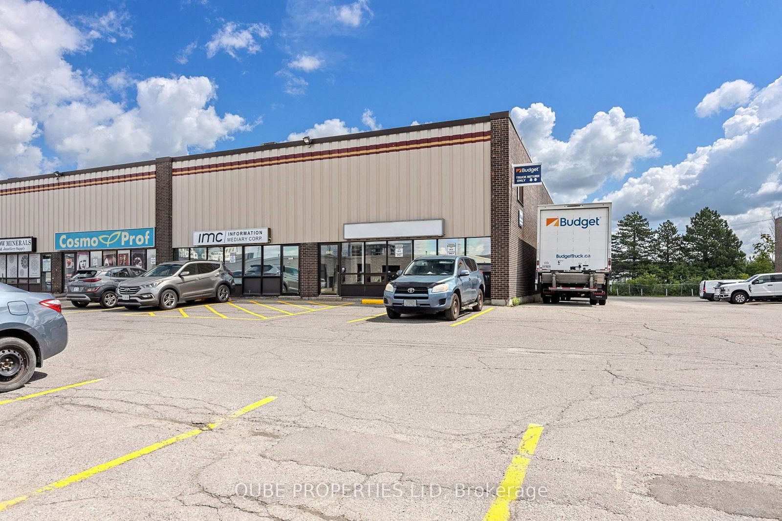 2261 Gladwin Crescent - Photo 2