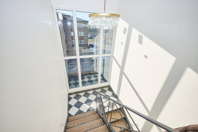 Unit Unit 2 — 141 Plymouth Road — photo 5