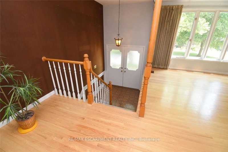 30 TERRACE Dr, Hamilton, L9A 2Y6 | Image 2