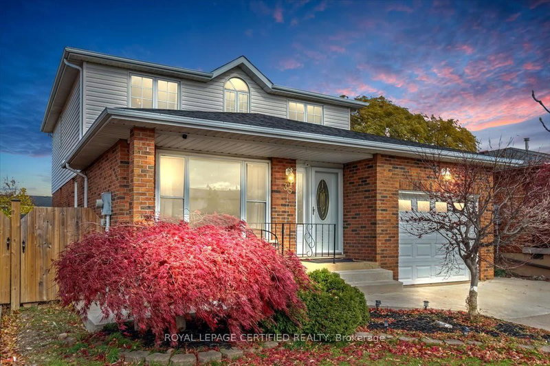 35 Trenholme Cres, Hamilton, L8W 2L4 | Image 2