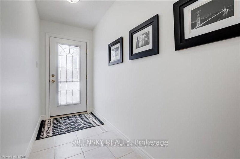 7 - 572 Thistlewood Dr, London North, N5X 4N6 | Image 2