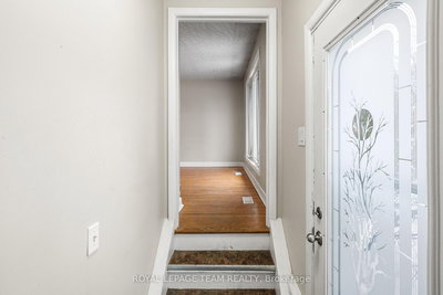 1938 Bromley Road, Ottawa, Ontario image-0-2