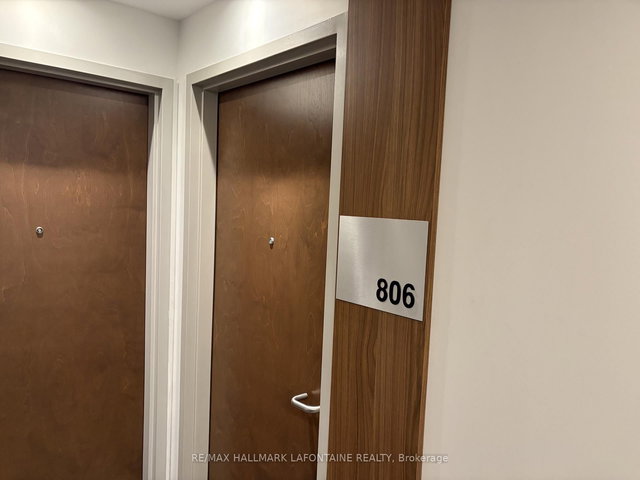 806 - 805 Carling Avenue