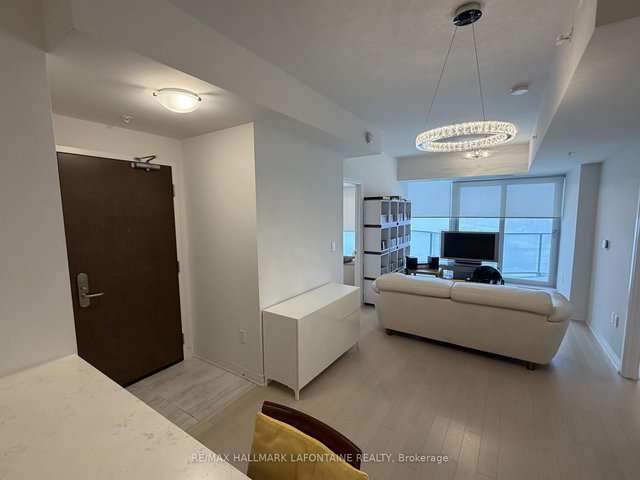 806 - 805 Carling Avenue