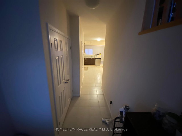 305 Tall Grass Crescent