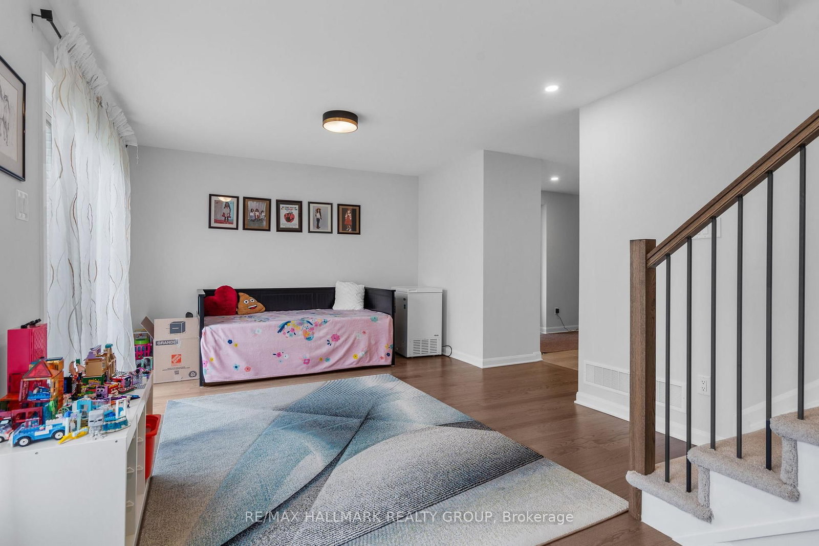 Listing Image 7
