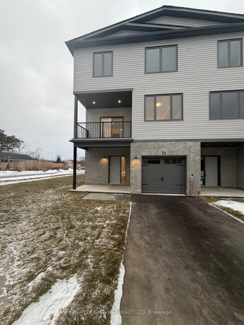 home for lease on 33 EVANS Street