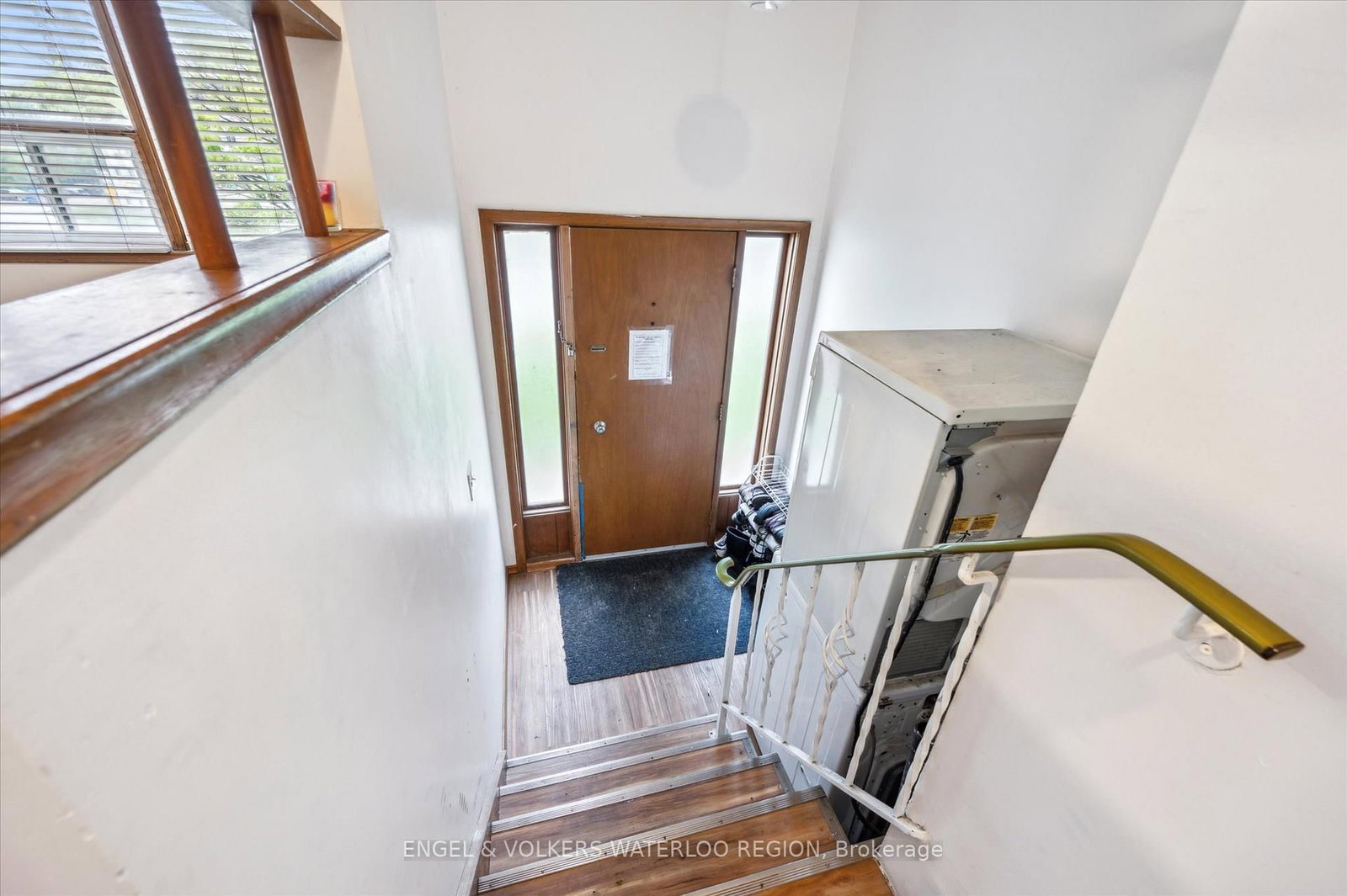 155 University Avenue E - Photo 16