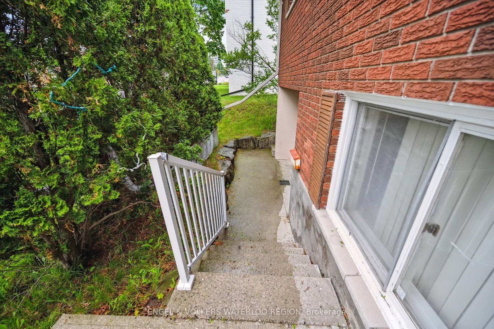 155 University Avenue E - Photo 8