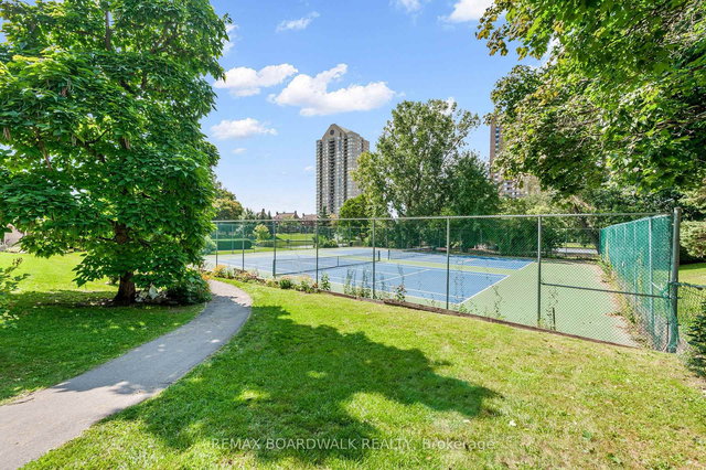 418 - 260 Brittany Drive