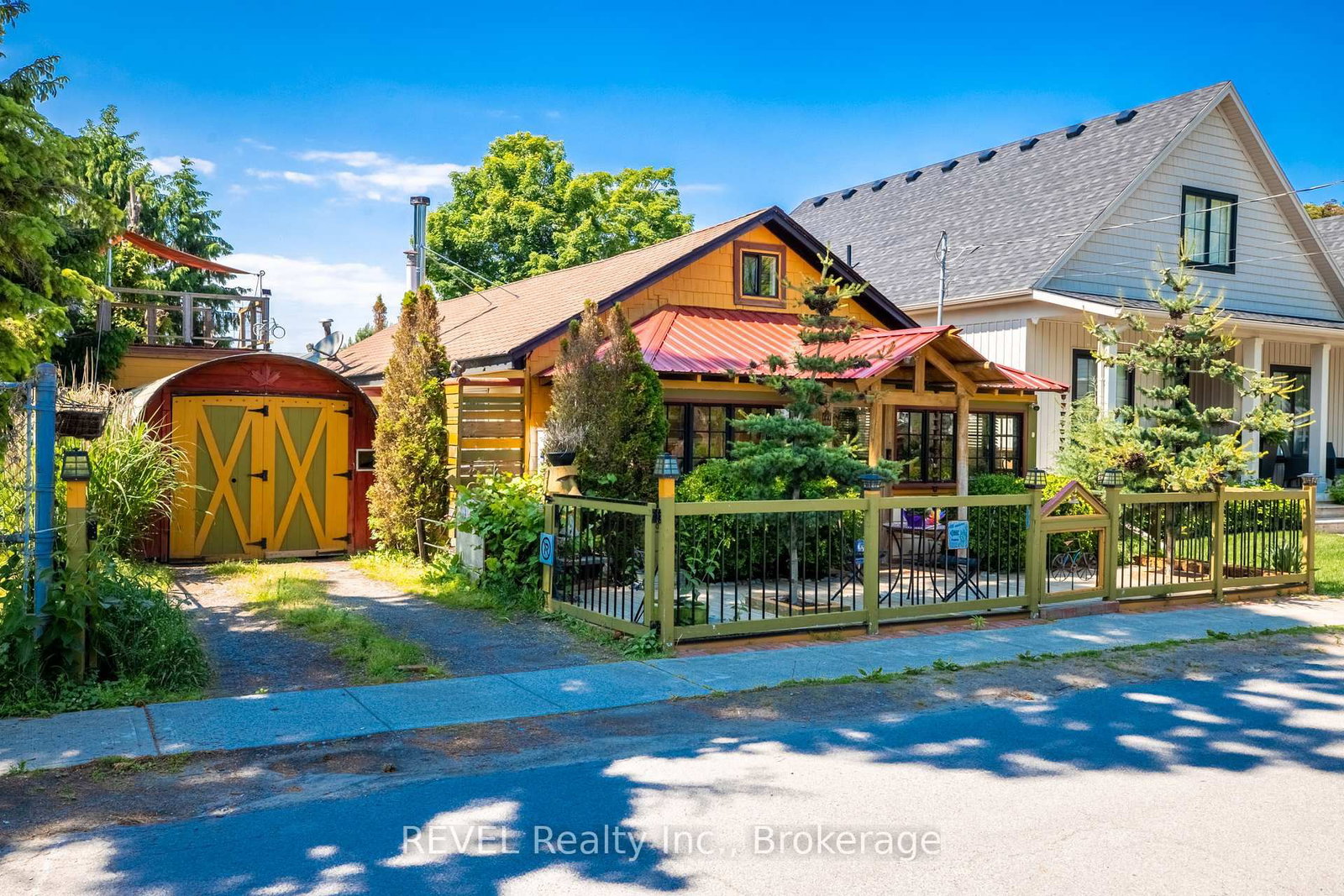 Detached House for sale at 3816 Crystal Beach Drive, Fort Erie, Ontario, L0S 1B0 - Crystal Beach - MLS: X12707356