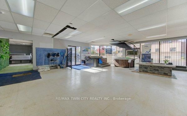 40 Lancaster St W, Kitchener, N2H 4S9 | Image 2