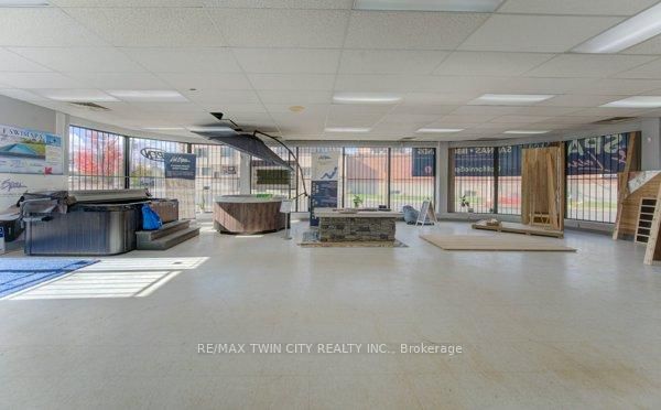 40 Lancaster St W, Kitchener, N2H 4S9 | Image 3