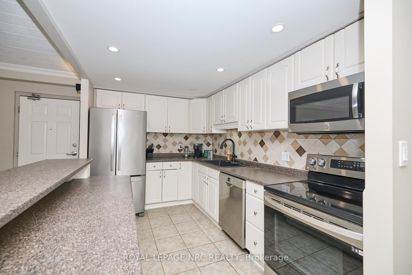 20 John Street, Unit 109 - Photo 8