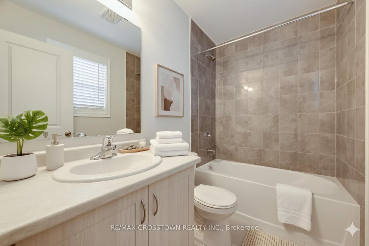 Townhouse for sale at 22 McConnell Crescent, Bracebridge, Ontario, P1L 0N7 - Macaulay - MLS: X12708562