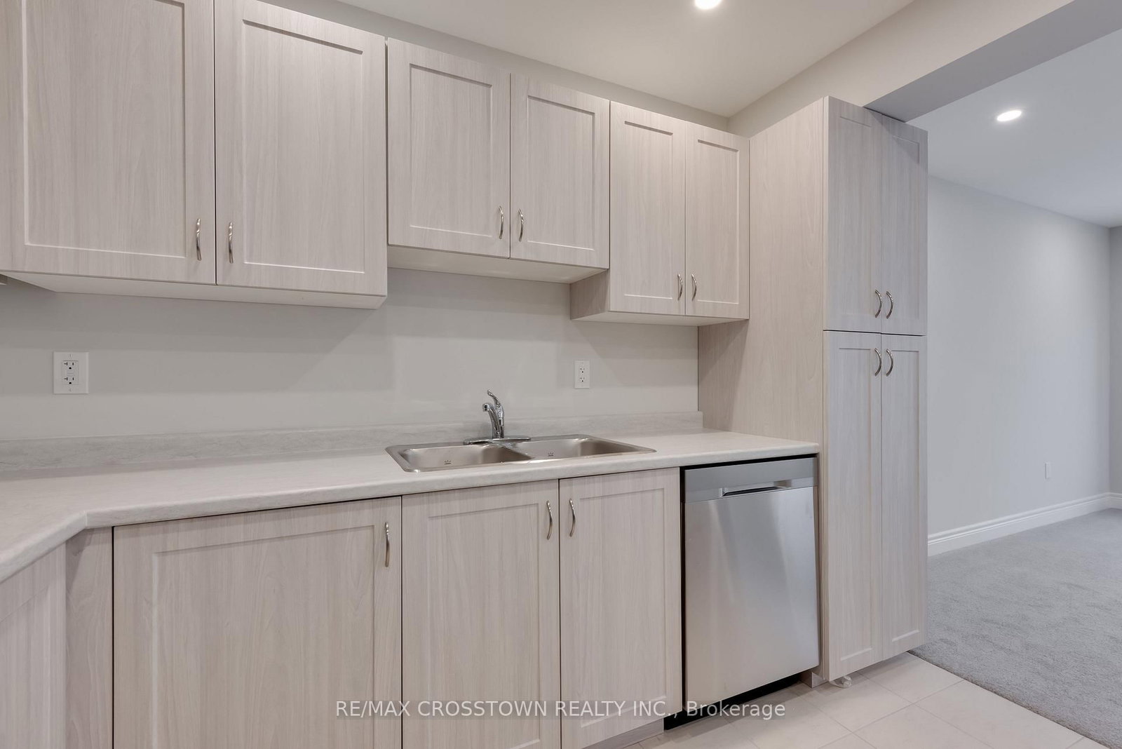 Townhouse for sale at 22 McConnell Crescent, Bracebridge, Ontario, P1L 0N7 - Macaulay - MLS: X12708562