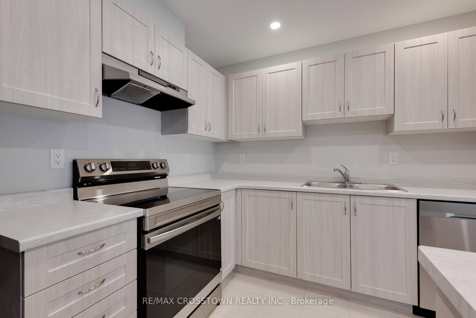 Townhouse for sale at 22 McConnell Crescent, Bracebridge, Ontario, P1L 0N7 - Macaulay - MLS: X12708562