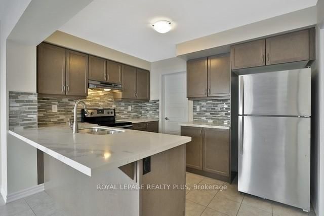 Townhouse for sale at 74-22 Spring Creek Drive, Hamilton, Ontario, L8B 1V7 - Waterdown - MLS: X12708588
