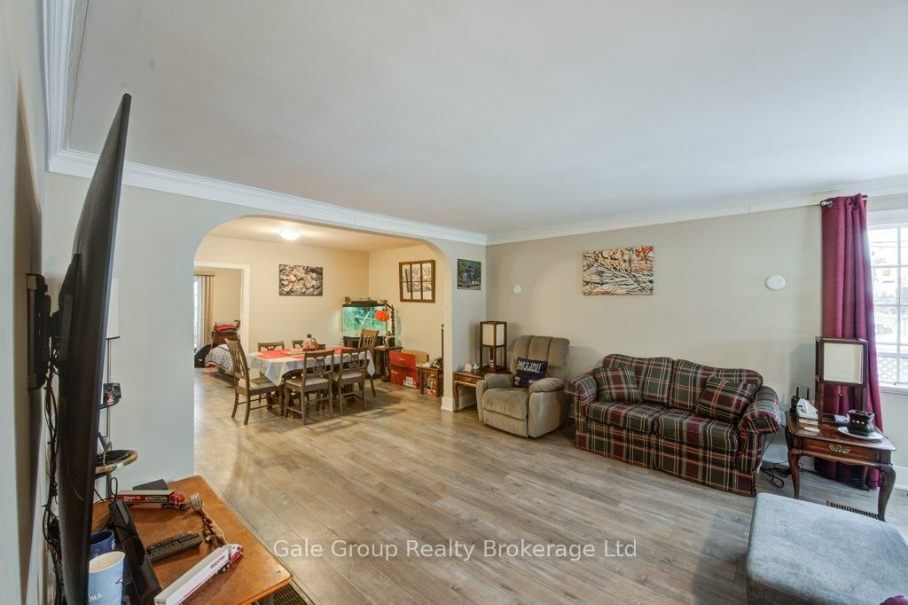 Listing Image 11
