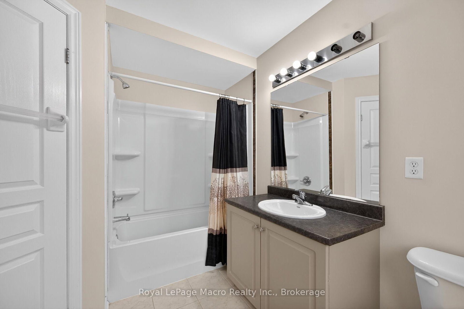 Townhouse for sale at 40 Myers Lane, Hamilton, Ontario, L9G 0A5 - Ancaster - MLS: X12710080