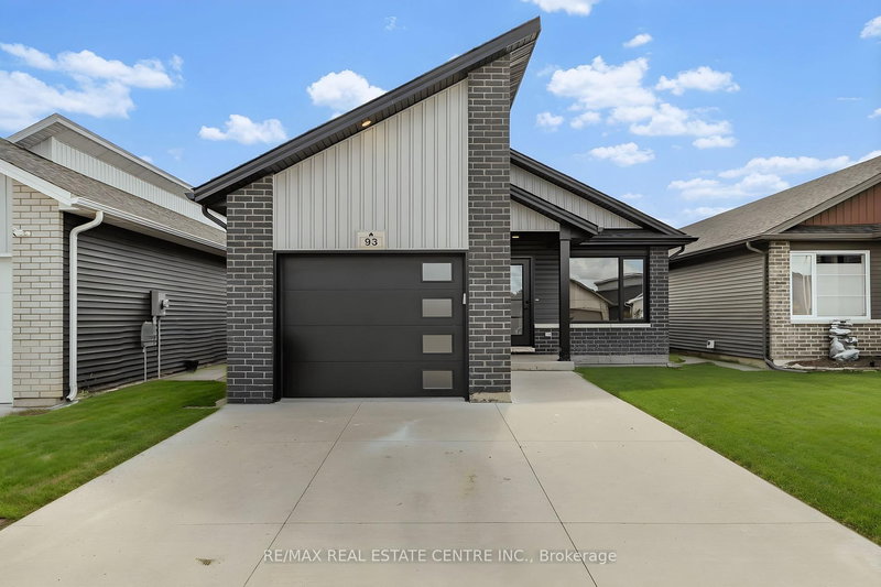 home for sale on 93 Moonstone Crescent